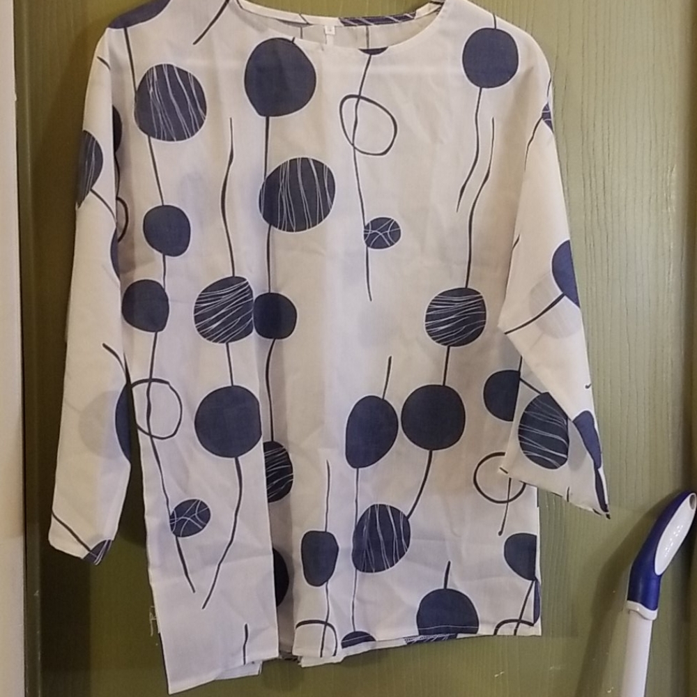 Blouse with jean color circles